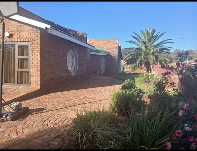4 BEDROOM HOUSE FOR SALE IN MEYERTON PARK